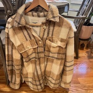 Abercrombie & Fitch Women's Checkered Teddy Jacket - Cream and Brown